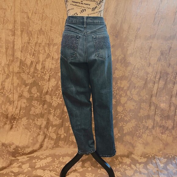 Gloria Vanderbilt Amanda Straight Jeans, Size 8 Short, Used - Picture 2 of 8